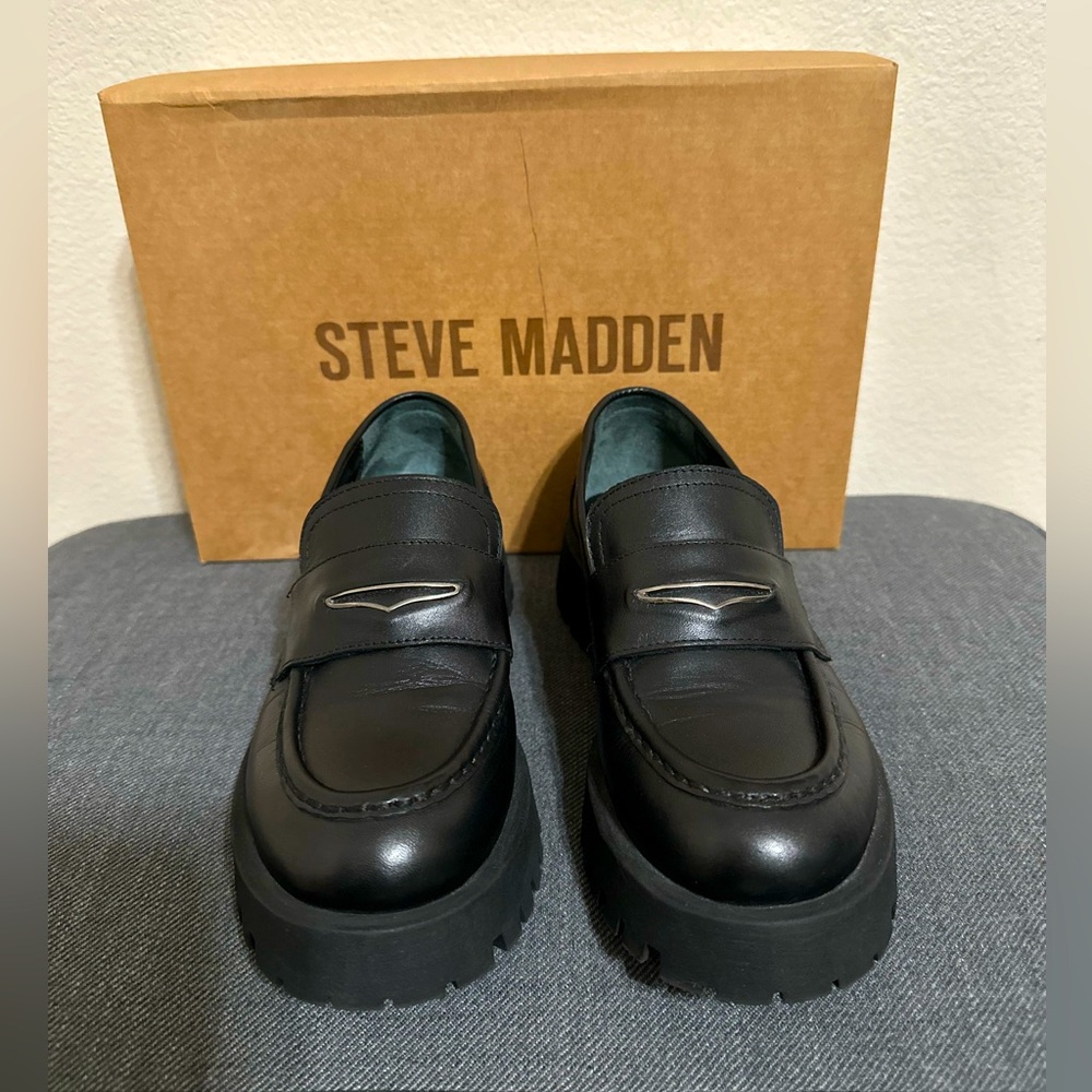 Steve Madden Lawrence black loafers for women. Size 7.